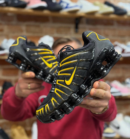 Buty Nike Shox TL (AV3595-013)  Black / University Gold