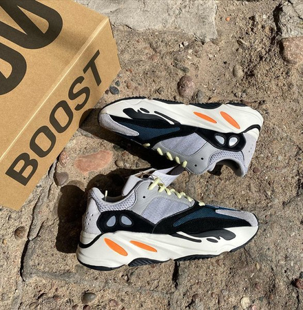 Buty Yeezy 700 ‘Wave Runner’ (B75571) Solid Grey / Chalk White – Core Black