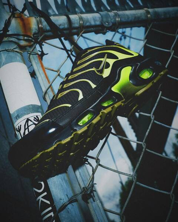 Buty Nike Air Max Plus (DM0032-010) Black/Black-Cyber-Pacific Moss