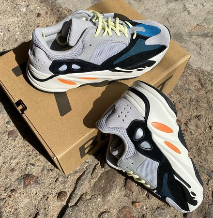 Buty Yeezy 700 ‘Wave Runner’ (B75571) Solid Grey / Chalk White – Core Black