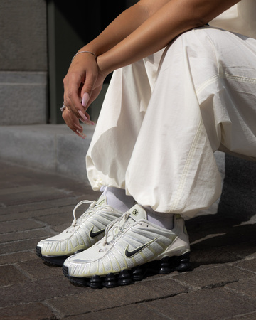 Buty Nike Shox TL (FV0939-002) Light Bone/Off Noir