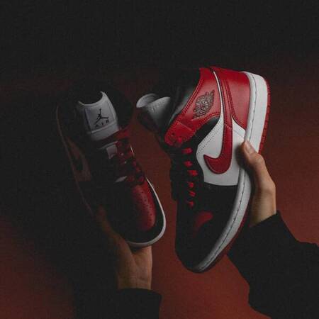 Buty Air Jordan 1 Mid (BQ6472-079) Black/Gym Red-White